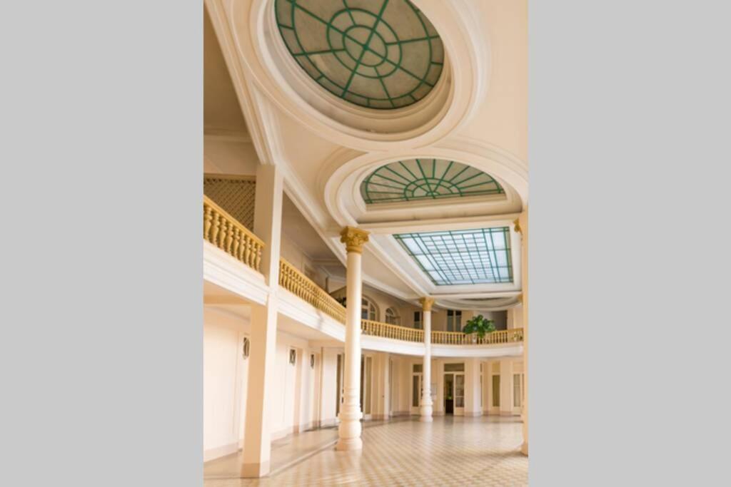 In Historical Center Of Palais Belle Epoque ,international Appartement Vichy